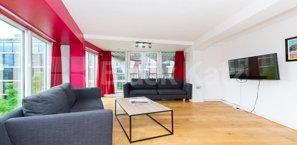 			AMAZING ZONE 1 LOCATION!, 3 Bedroom, 2 bath, 1 reception Flat			 Farringdon Road, FARRINGDON / HOLBORN